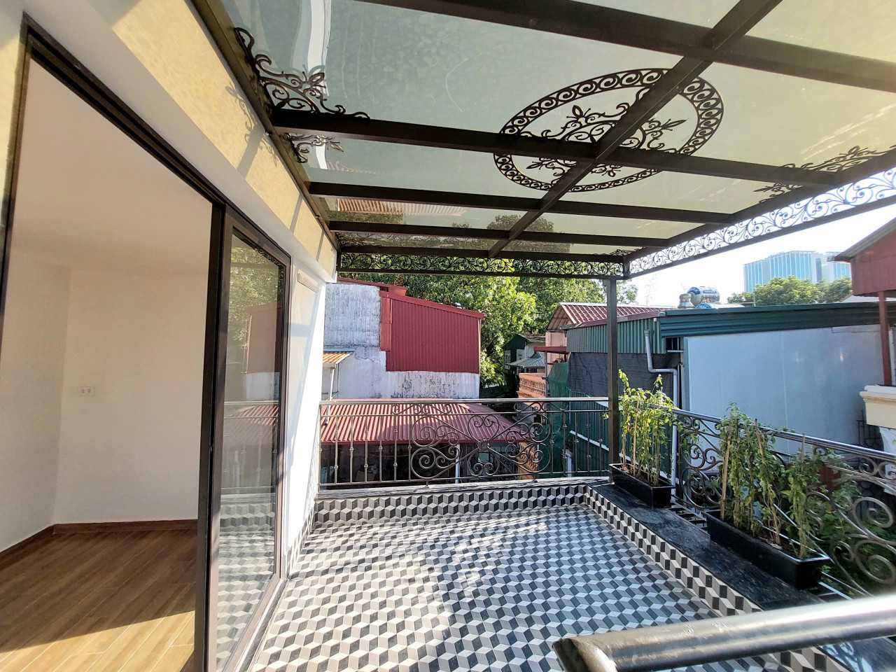 Nhà View Hồ Đền Lừ, Ô Tô Đỗ Cửa, Khu Vực Yên Tĩnh, Dân Trí Cao