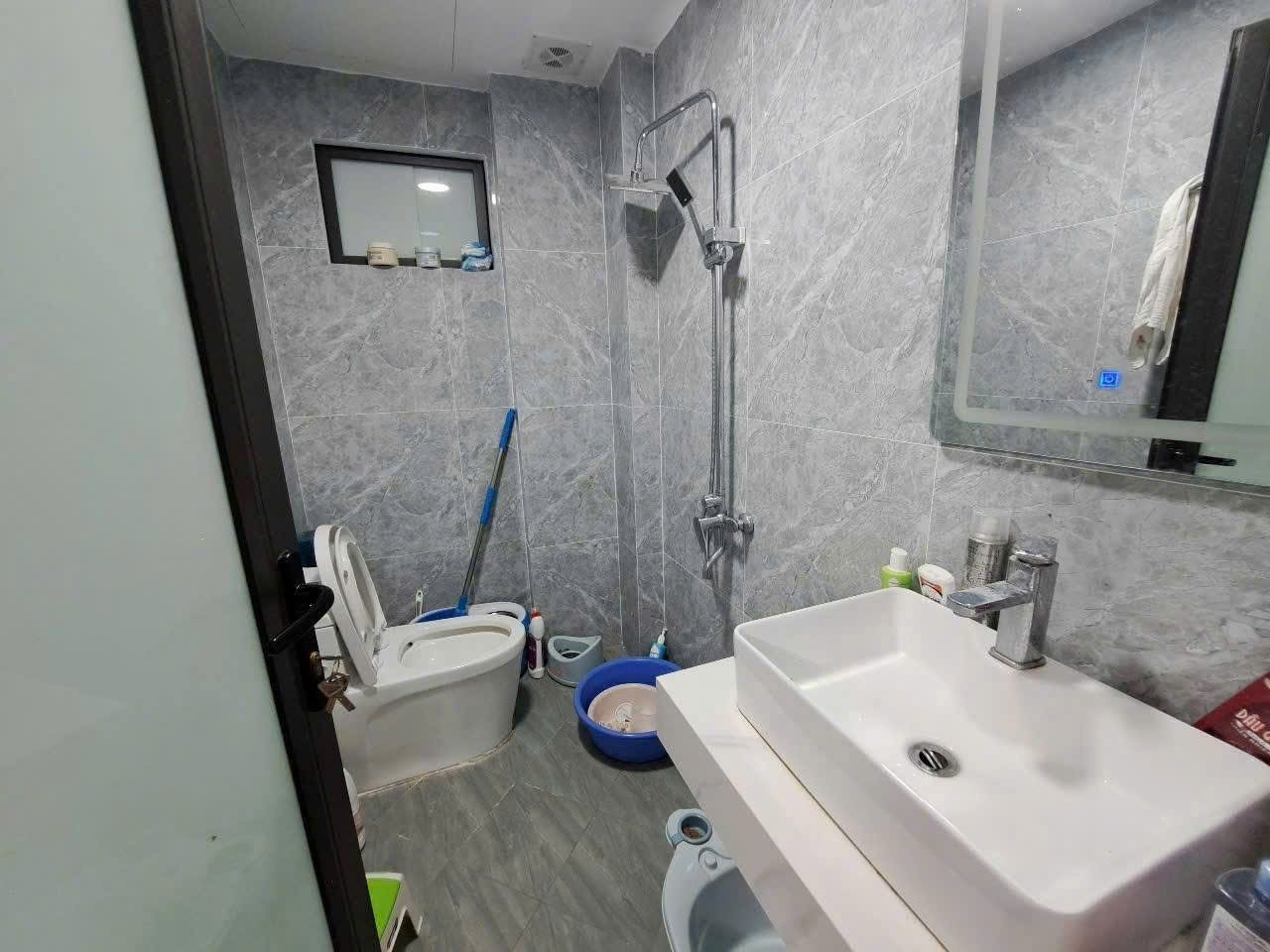 Nhà 30m2 x 5 tầng, ô tô đỗ cửa, 50m ra Hồ Đền Lừ