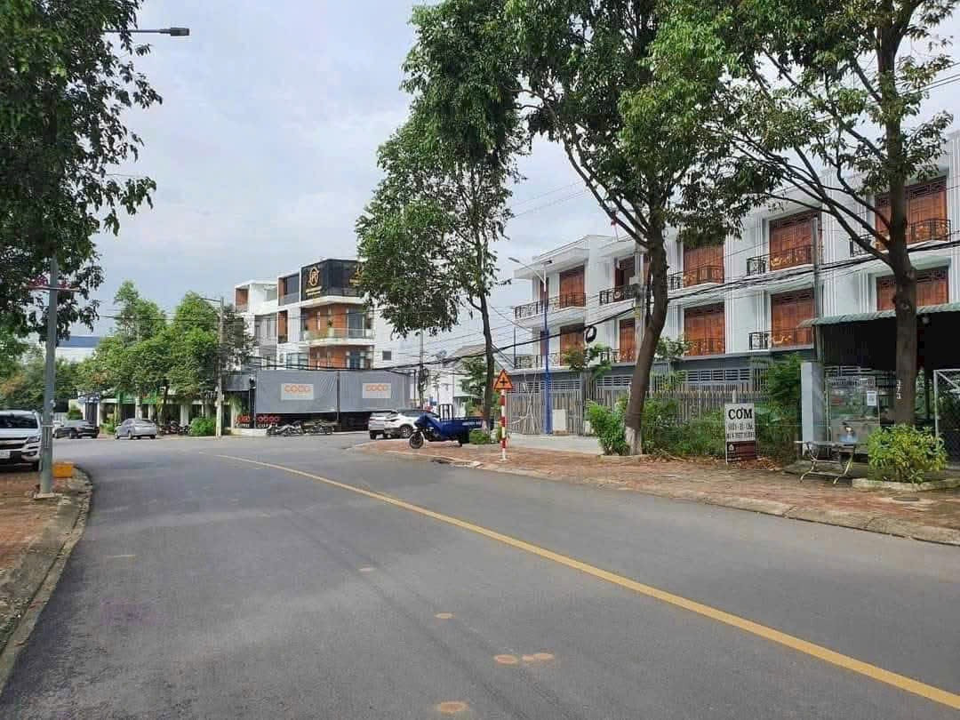 Mt kinh doanh Nguyễn Đức Thuận-Hiệp Thành-TP.TDM ngang 10m hiếm tặng nhà cấp 4 mới đẹp giá êm