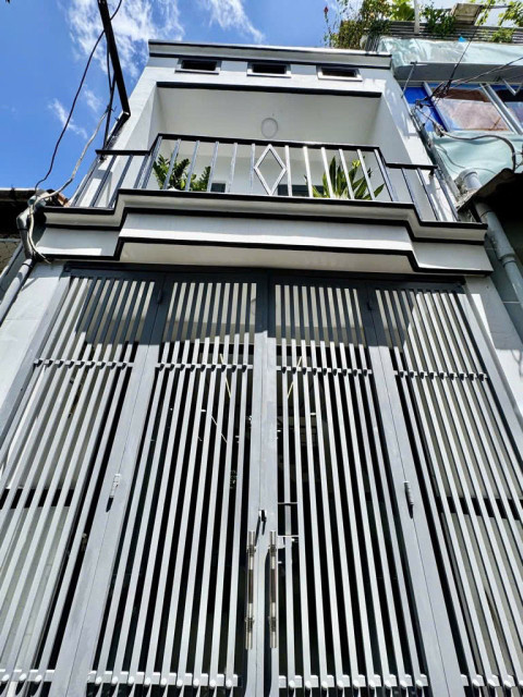 ⭐️ Nhà mới 2 tầng 32m2, Vuông – Nguyễn Duy Cung QV