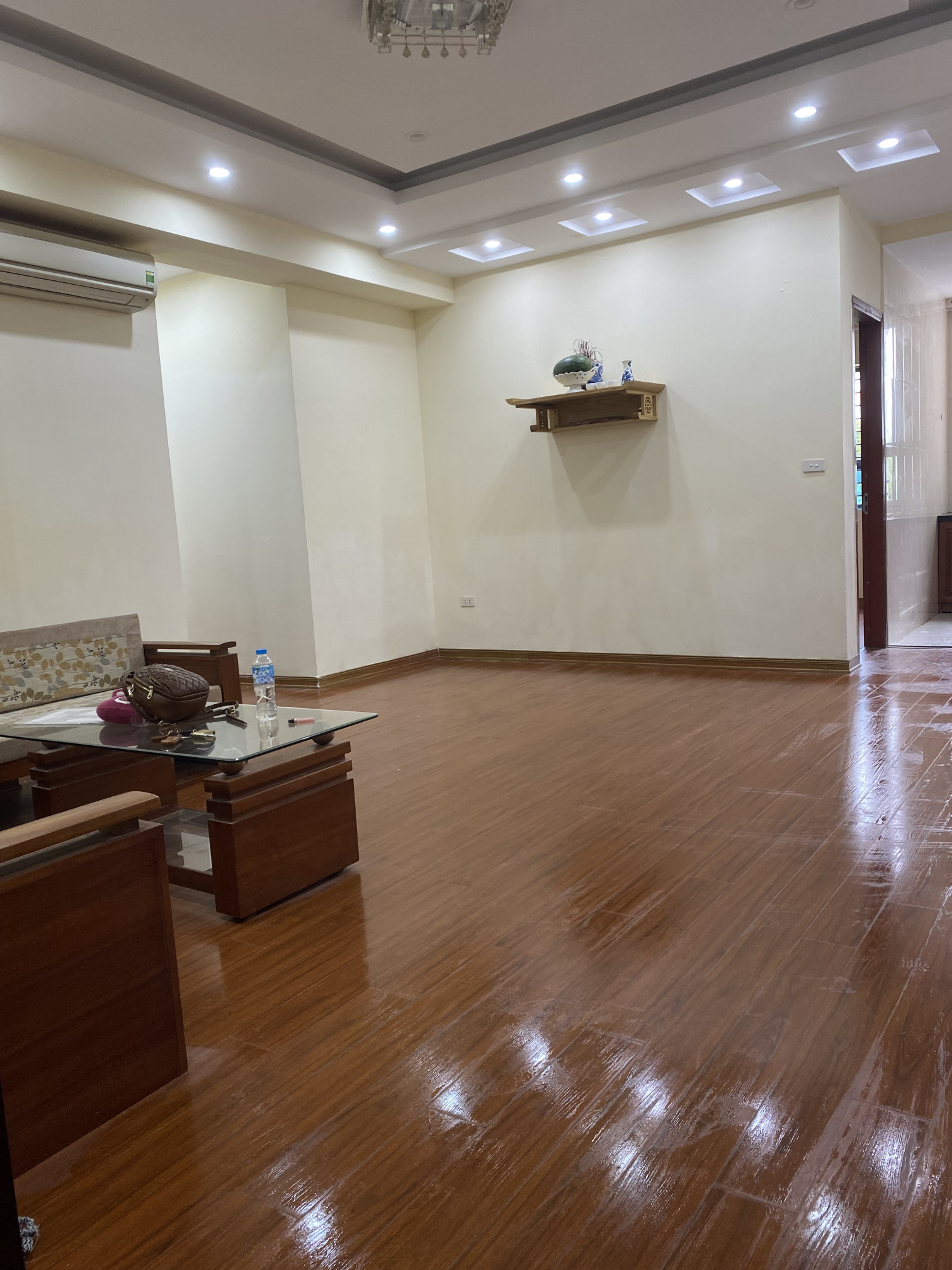 Cho thuê chung cư 3 ngủ 93m2 tại toà VP5 bán đảo Linh Đàm