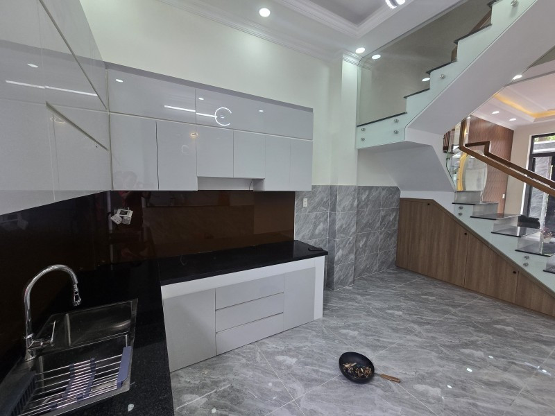 Bán Nhà 4 Tầng Khu Phân Lô Nguyễn Duy Trinh Long Trường Q9  Dt: 4x14m Giá 5.7 tỷ