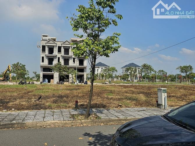 BÁN GẤP NỀN ĐẤT 100M2 FULL THỔ CƯ TRUNG TÂM TP THỦ ĐỨC  GIÁ RẺ CHỈ 30TR/M2 SỔ SẴN CÔNG CHỨNG NGAY NGÂN HÀNG CHO VAY 70% GIÁ TRỊ SẢN PHẨM