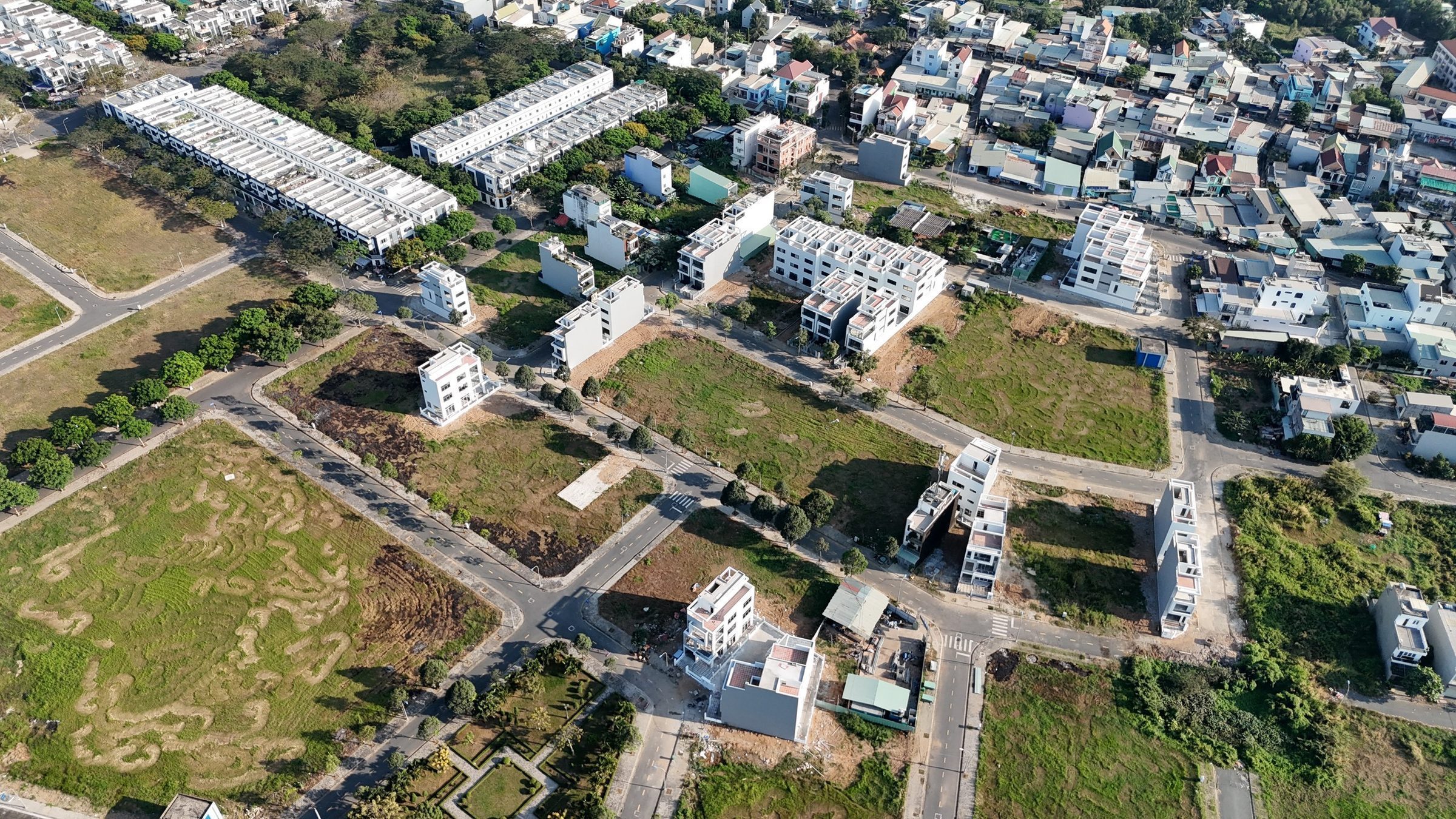Cần bán đất mặt tiền đường Nguyễn Duy Trinh - 100m2 - Full thổ cư - Xây dựng tự do - Giá chỉ 3 tỷ/lô