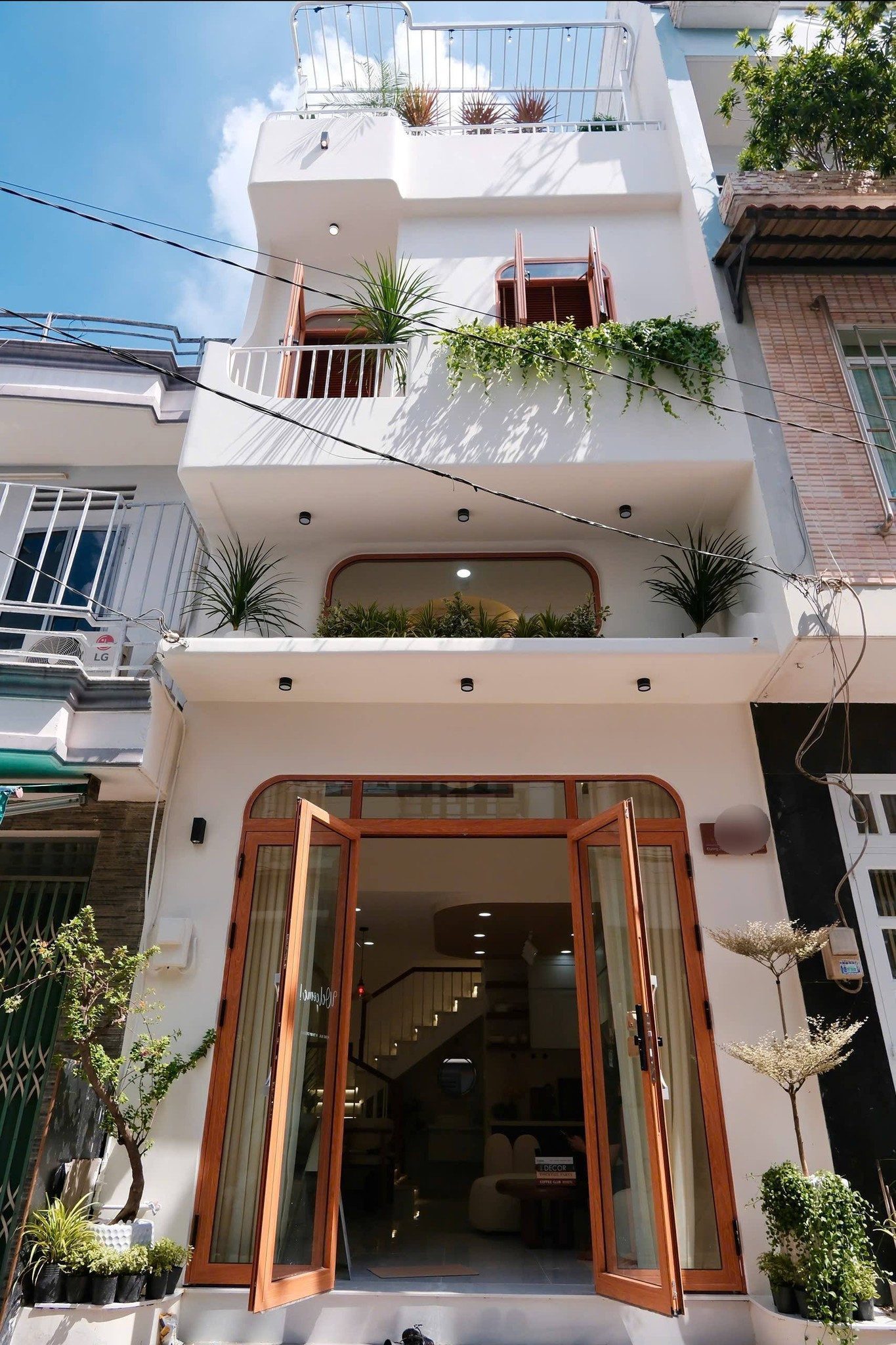 Cơ hội hiếm nhà rẻ nhất thị trường ngay Nguyễn Gia Trí, Q.Bình Thạnh 2tỷ64 64m2. SHR hẻm xe hơi