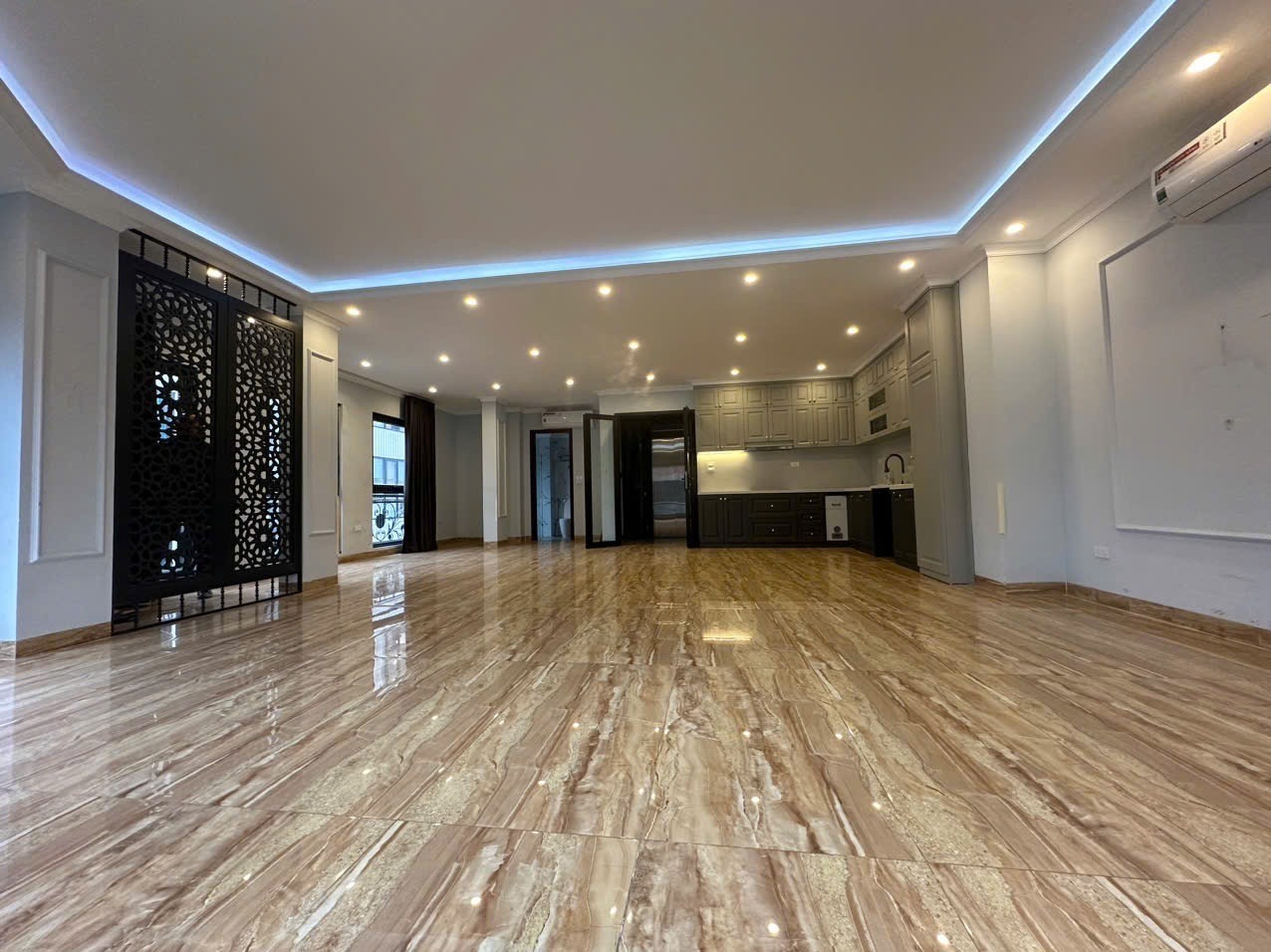 Bán nhà Nguyên Hồng (Đống Đa) 73/78m, 8 tầng, mt 9.5m, giá 55.5 tỷ,