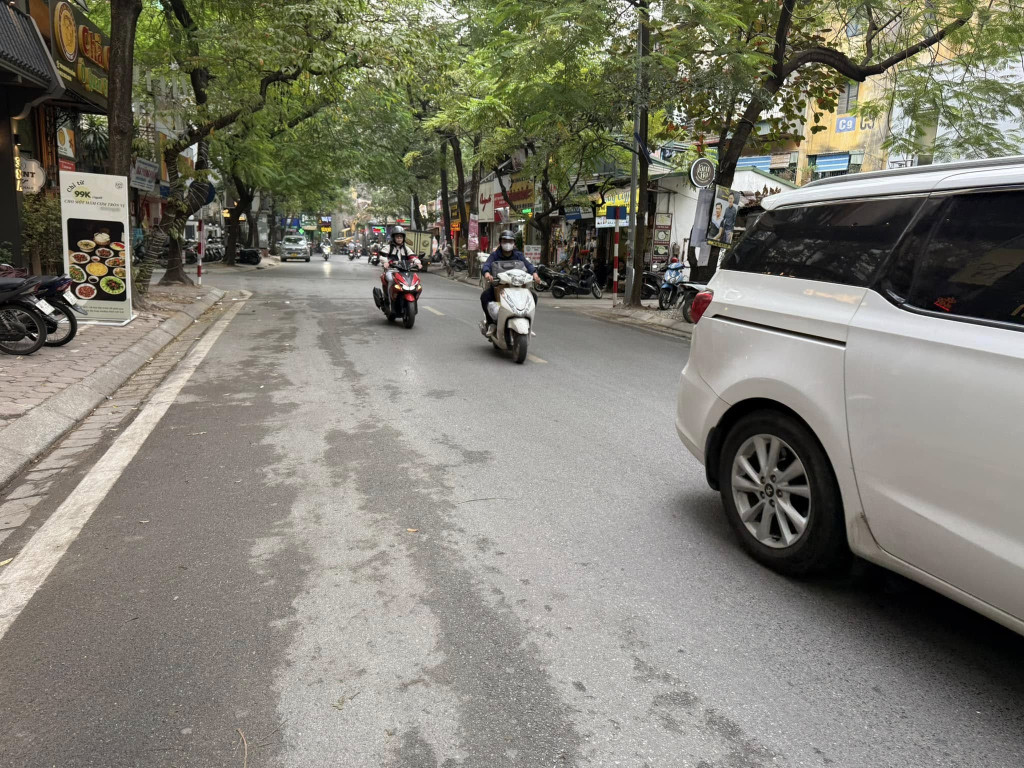 Bán nhà phân lô phố Nguyên Hồng - Đống Đa, 36m2 oto tránh - kinh doanh giá 16,3 tỷ