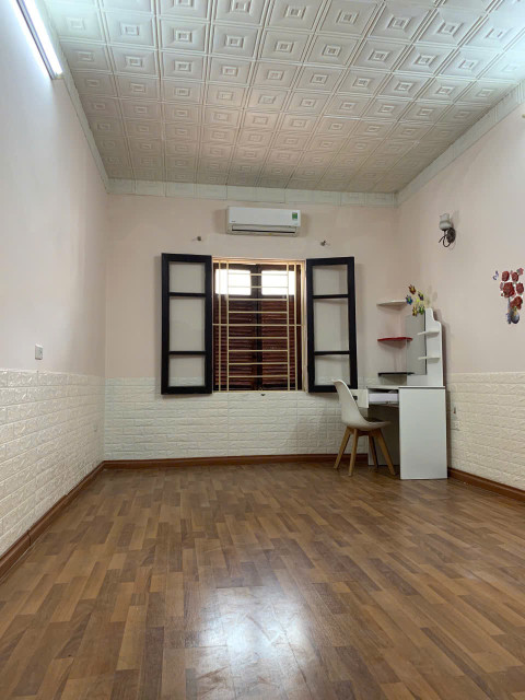 Cho thuê nhà Tập thể Nguyên Hồng, 75m2, 3 ngủ, 2 vê sinh, 9 Triệu/th