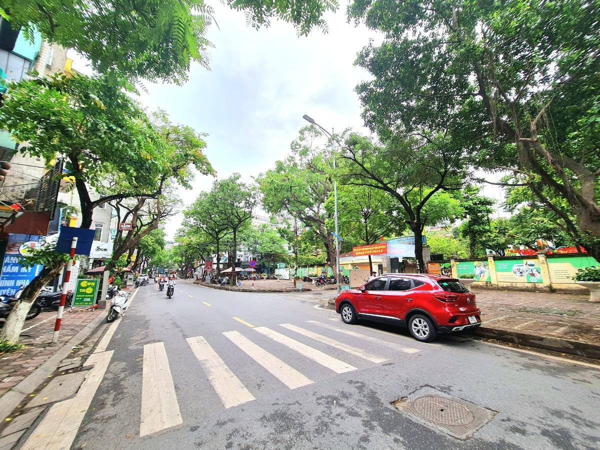 ⚜️ PHÂN LÔ Ô TÔ VỈA HÈ NGUYÊN HỒNG, ĐỐNG ĐA, 50M2 5T MT 4M CHỈ 25 TỶ ⚜️