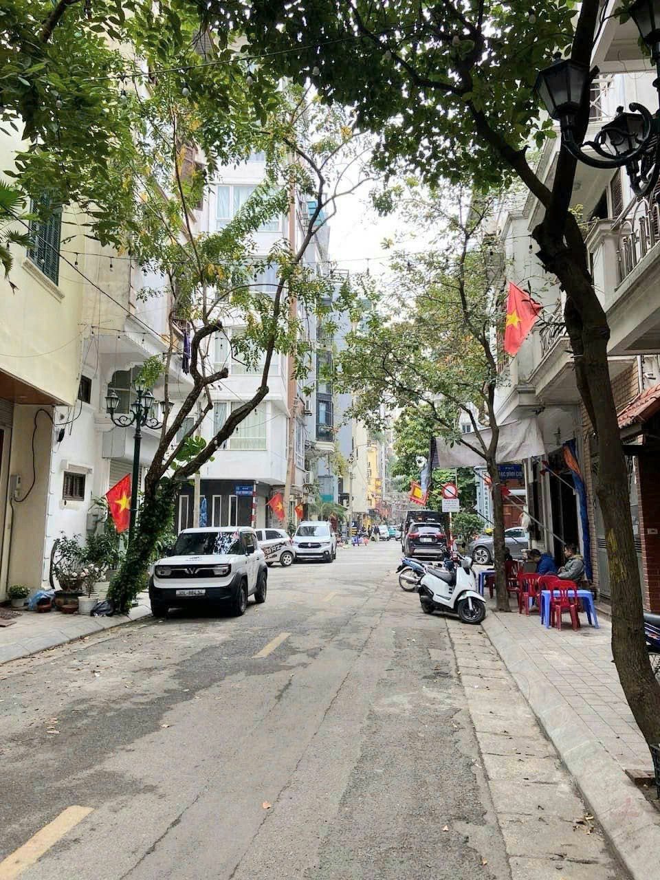 Cho Thuê Nhà Ngõ 47 Nguyên Hồng - Đống Đa 50M² 5 Tầng - Full Nội Thất - Ngõ Rộng - Khu Vực An Sinh Đỉnh - Giá Thuê 22tr
