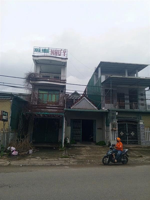 BÁN NHÀ 3 TẦNG MẶT TIỀN NGUYỄN HUỆ
THỊ TRẤN LA HÀ, TƯ NGHĨA, QUẢNG NGÃI.