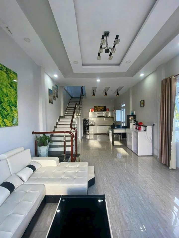 BÁN VILLA ĐỒI THÔNG TIN PHƯỜNG 8 ĐÀ LẠT - Ô TÔ ĐẬU TRONG SÂN  - 9.5 TỶ