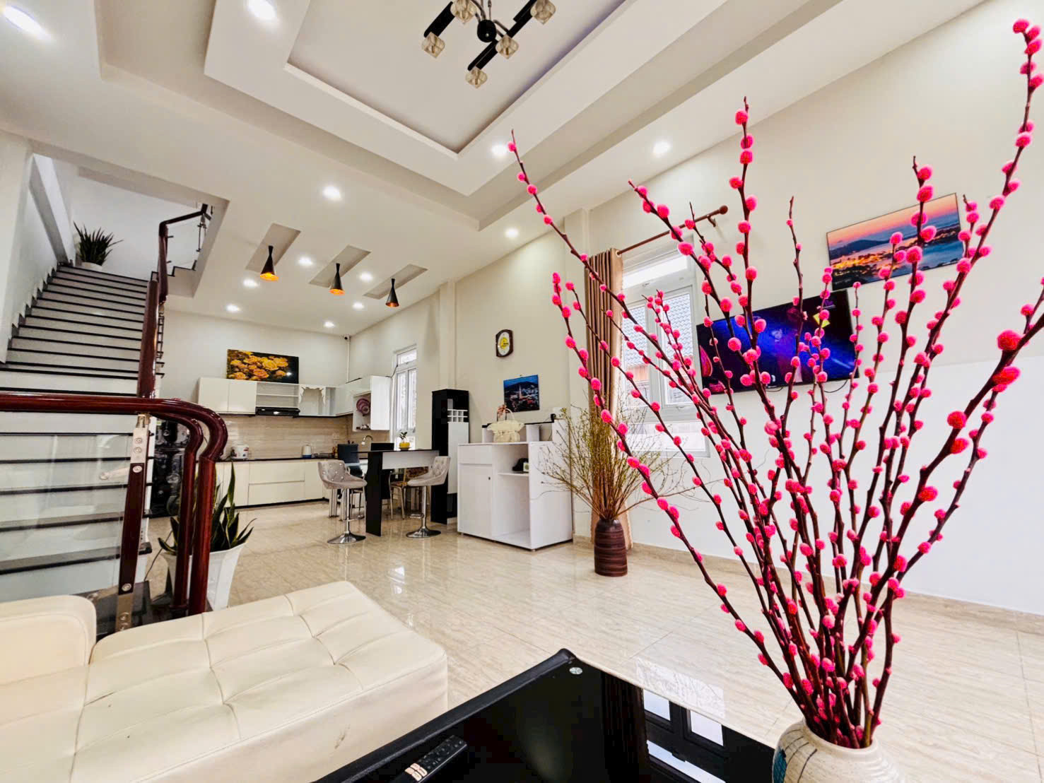 CHO THUÊ VILLA FULL NỘI THẤT CƠ BẢN ĐỒI THÔNG TIN PHƯỜNG 8 GIÁ 12 TRIỆU