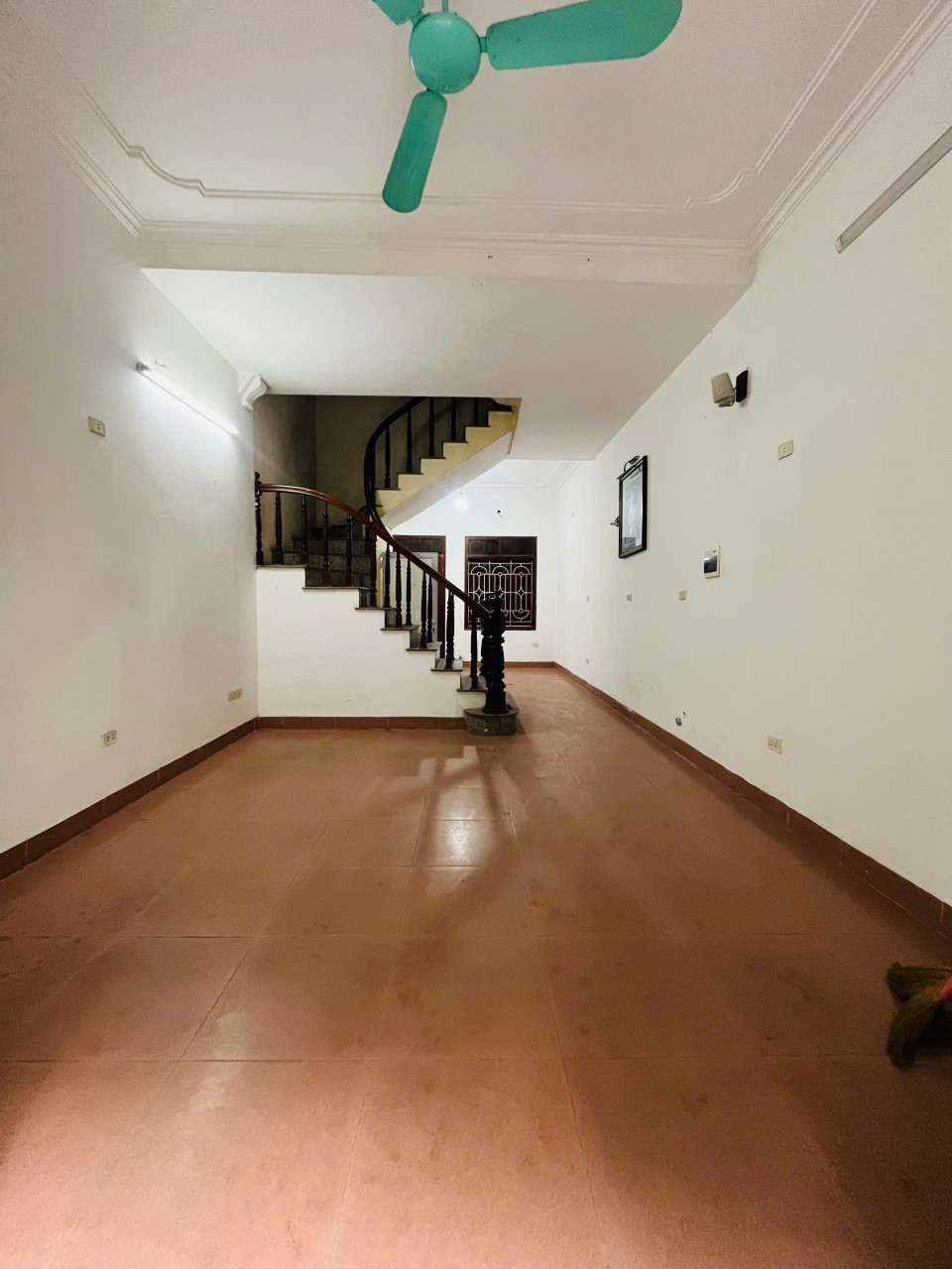 Cho thuê nhà ngõ 40 Nguyễn Hữu Thọ, 4 tầng x 50m2, 5 ngủ, 15 Triệu Kho, VP c.ty...