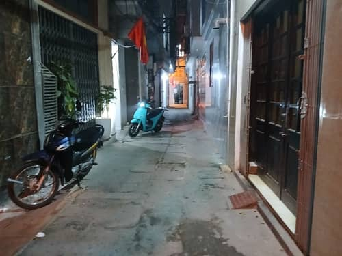 Bán nhà 5 tầng ngõ 445 Nguyễn Khang, 33m², MT 5m, ngõ thông gần phố, giá 8.35 tỷ