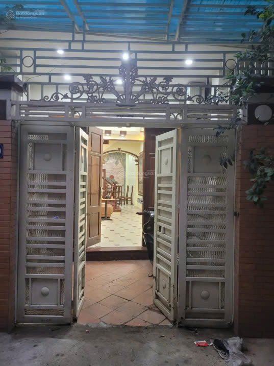 Cho thuê làm CHDV, ở nhóm đông người Nguyễn Khang 4 tầng x 55m2, 5PN, 18 Triệu