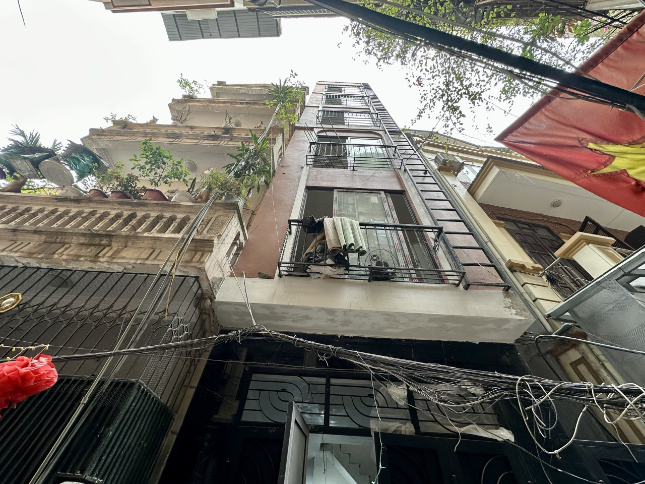 (Tin thật 100%) Bán CHDV xây mới 60m2 x 15 căn hộ tại ngõ 381 Nguyễn Khang - Dòng tiền 1,1 tỷ/năm