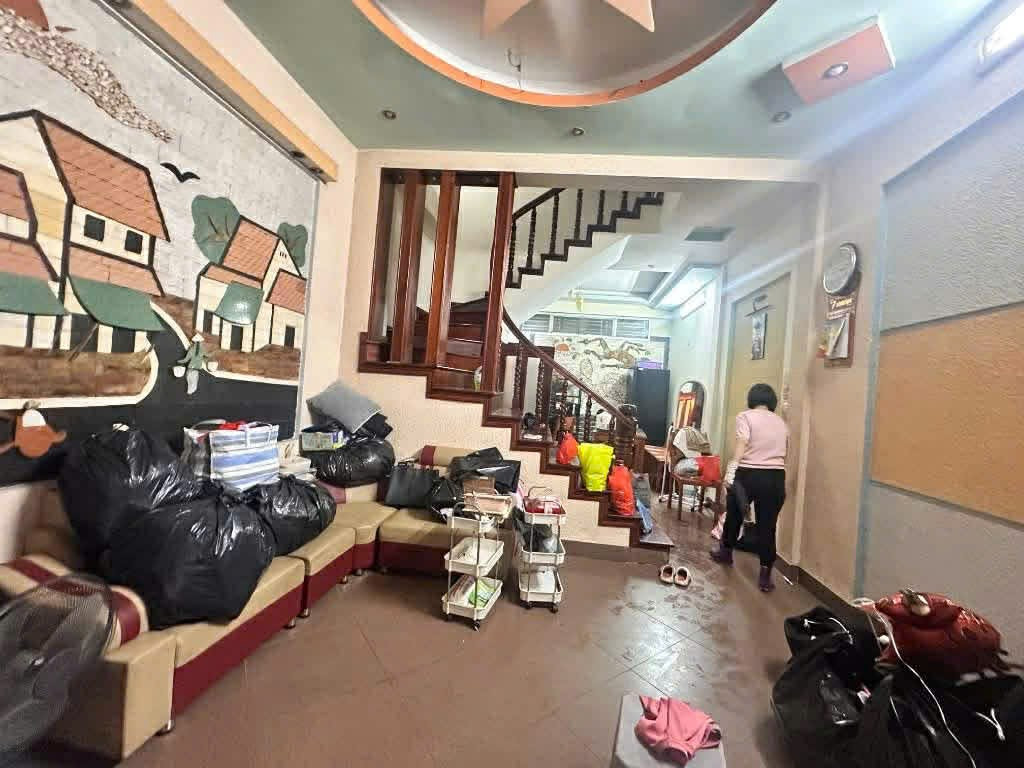 Cho Thuê Nhà Nguyễn Khang - Cầu Giấy/ 40M² 5 Tầng 5 Ngủ - Full Đồ - Giá Thuê 17tr