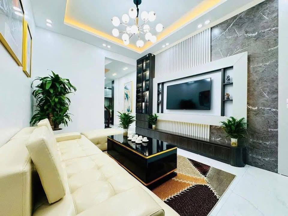 Nhà Nguyễn Khánh Toàn Ô Tô Giá Hơn 5 Tỷ
