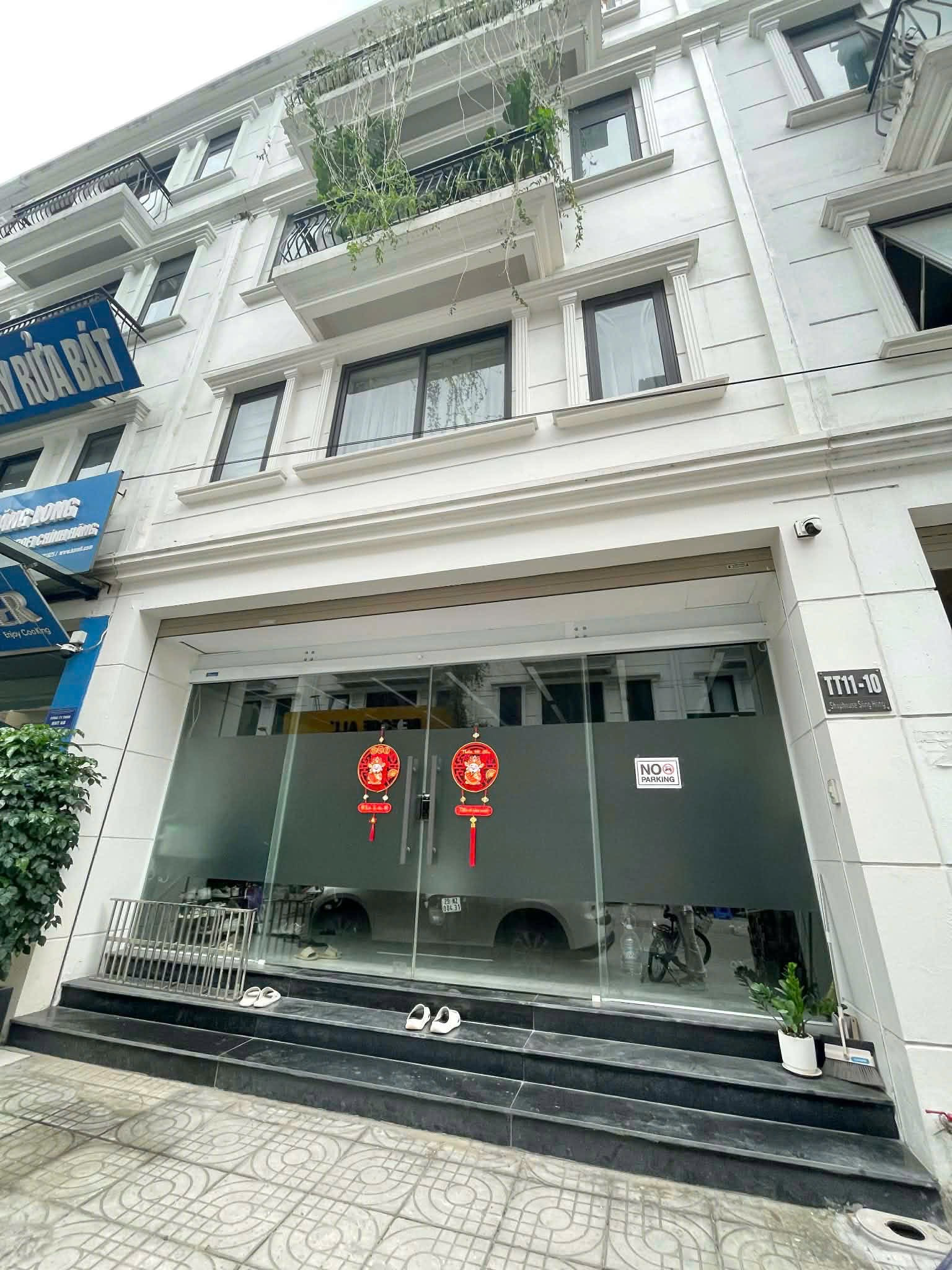 Cho thuê nhà Nguyên căn 90m2 5 tầng mtien 6m trung tâm Trâu Quỳ, Gia Lâm đường 11m