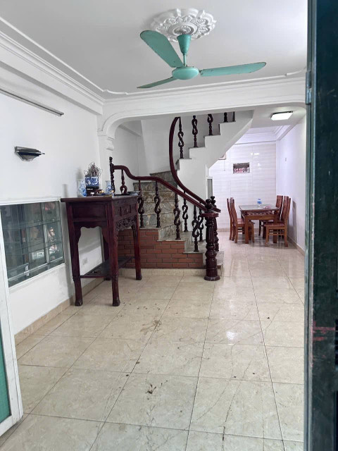 Cho thuê nhà Nguyễn Khoái, 34m2, 4 tầng, 5 ngủ, 11.5 Triệu