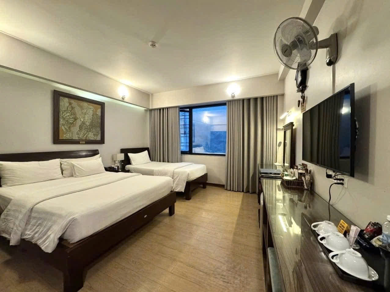 BÁN KHÁCH SẠN MẶT PHỐ NGUYỄN KHUYẾN, ĐỐNG ĐA - 139M² x 8T THANG MÁY - DÒNG TIỀN 190TR/TH