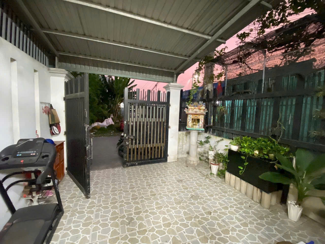 Cho thuê nhà đẹp có gác, gần chợ Trảng Dài chỉ 5tr/tháng