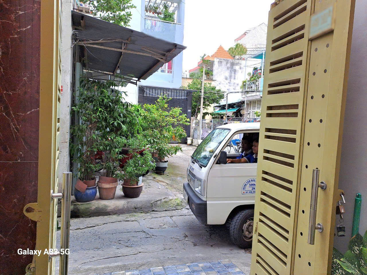Nhà đẹp mới xây 2022, 84m²  x 4 tầng, hẻm xe hơi, gần ngã tư Phú Nhuận, giá 9 tỷ TL