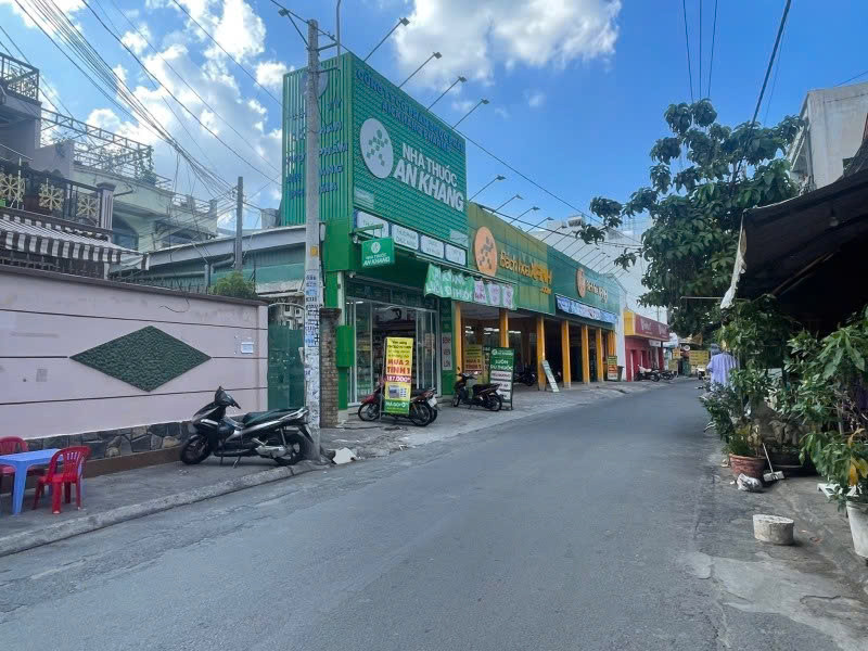 Bán nhà mặt tiền Nguyễn Lộ Trạch - ngay Gò Dầu - Tân Hương, 6.7x22m, Cấp 4, 10.9 tỷ.