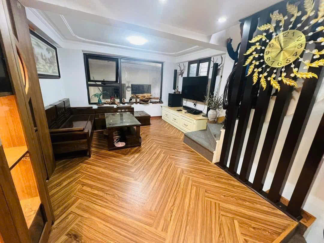 Cho thuê nhà nguyên căn Phố Nguyễn Lương Bằng, 5 tầng x 30m2, 3 ngủ, 13.5tr Full đồ ở ngay