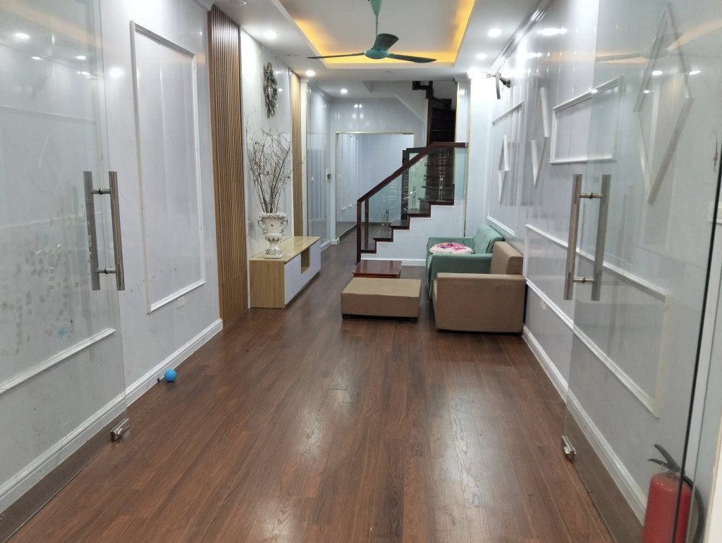 Bán nhà phố Nguyễn Ngọc Nại, Thanh Xuân, ngõ rộng, vài nhà ra ô tô tránh