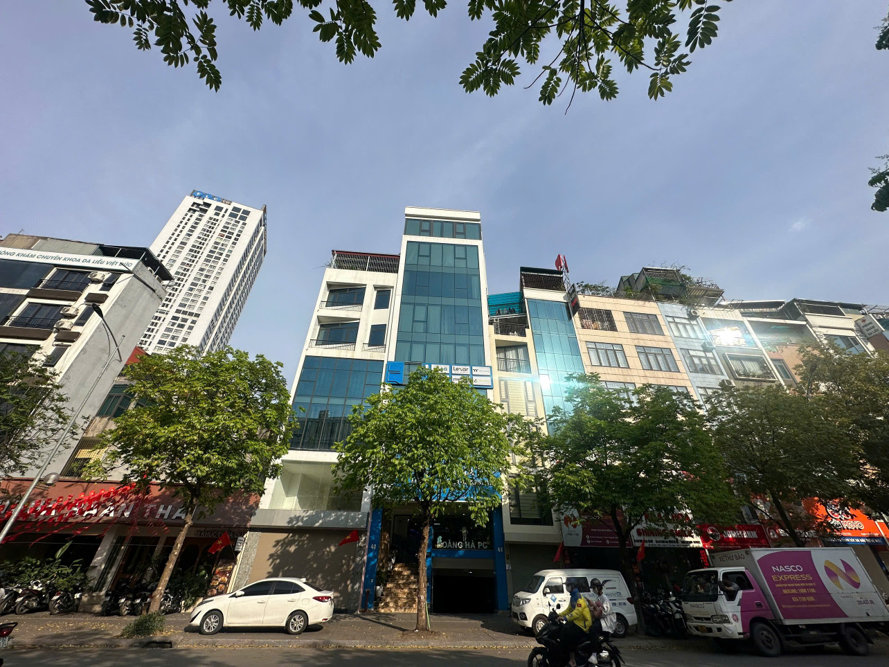(Tin thật 100%) Bán tòa Văn Phòng 97m2 x 9 tầng tại mặt phố Nguyễn Ngọc Nại - Cho thuê 1,7 tỷ/năm