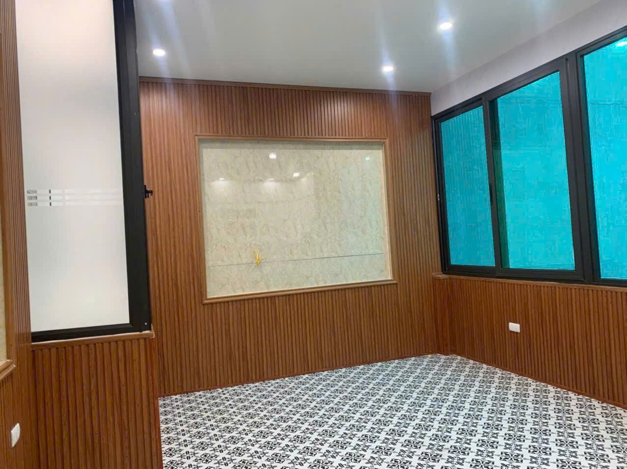 BÁN NHÀ 6 TẦNG 48M2- SÁT PHỐ NGUYỄN KHÁNH TOÀN - GARA Ô TÔ - KINH DOANH TỐT - THANG MÁY