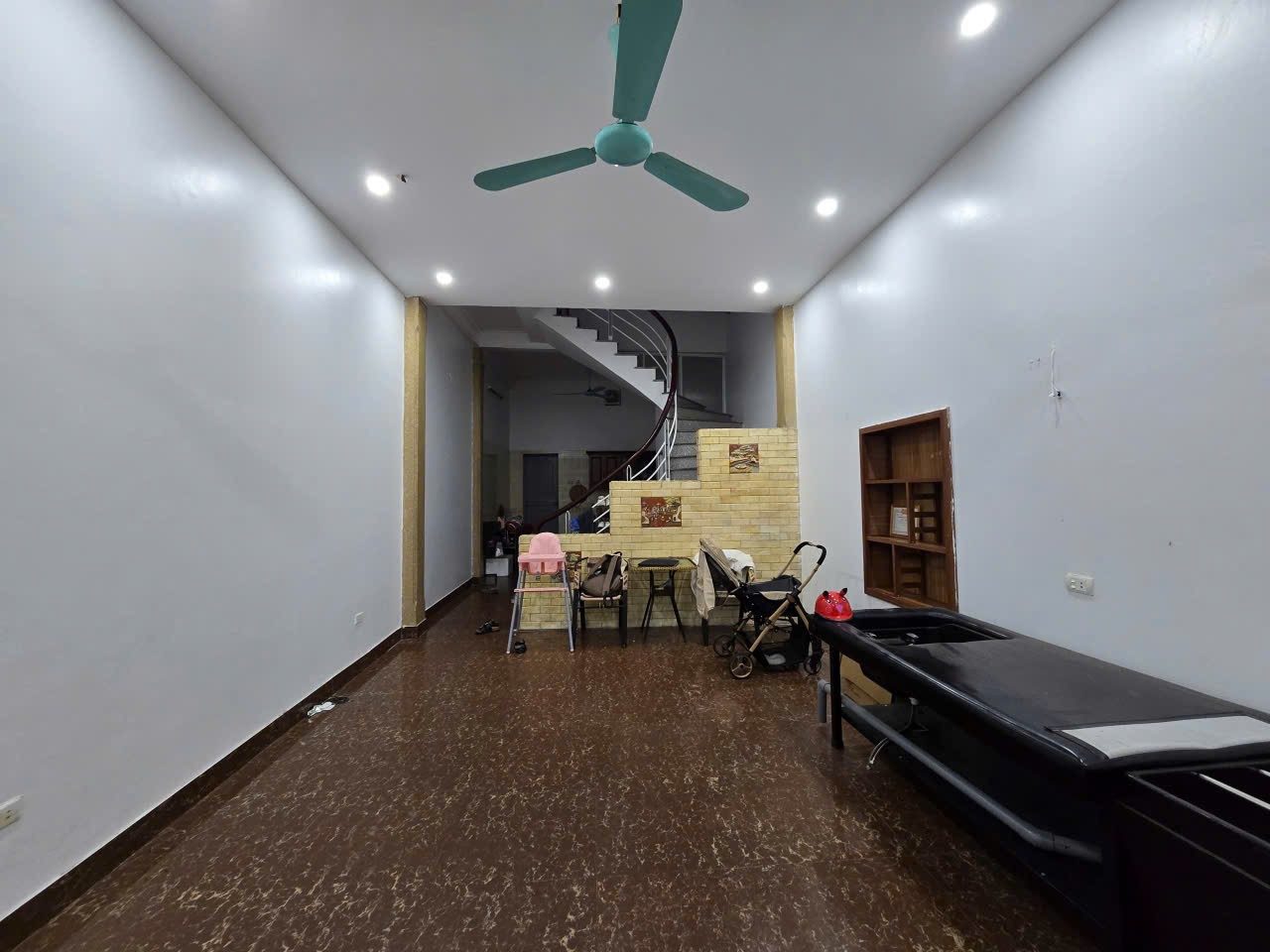 Cần bán nhà 3,5 tầng. Đường Nguyễn Nhân Thiếp , Ninh Xá, TP Bắc Ninh. 
🌴 Diện tích: 56 m2 .  Mặt 4,26m
🌴 Hướng Tây Bắc 
🤝 Giá thương lượng
📲 liên hệ em. 0976556424
Để được tư vấn 24/7 
👍 Vị trí làn 2 Nguyễn Cao. Trung tâm tp BN ,gần trường liên cấp 