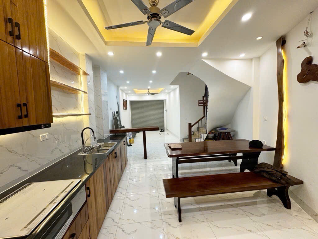 ĐỐNG ĐA_ NGÕ THÔNG 80M 17 TỶ_ GẦN MẶT  PHỐ_ CÁCH PHỐ Ô TÔ TRÁNH ĐỖ CHỈ 15M, KINH DOANH, Ô CHỜ THANG MÁY