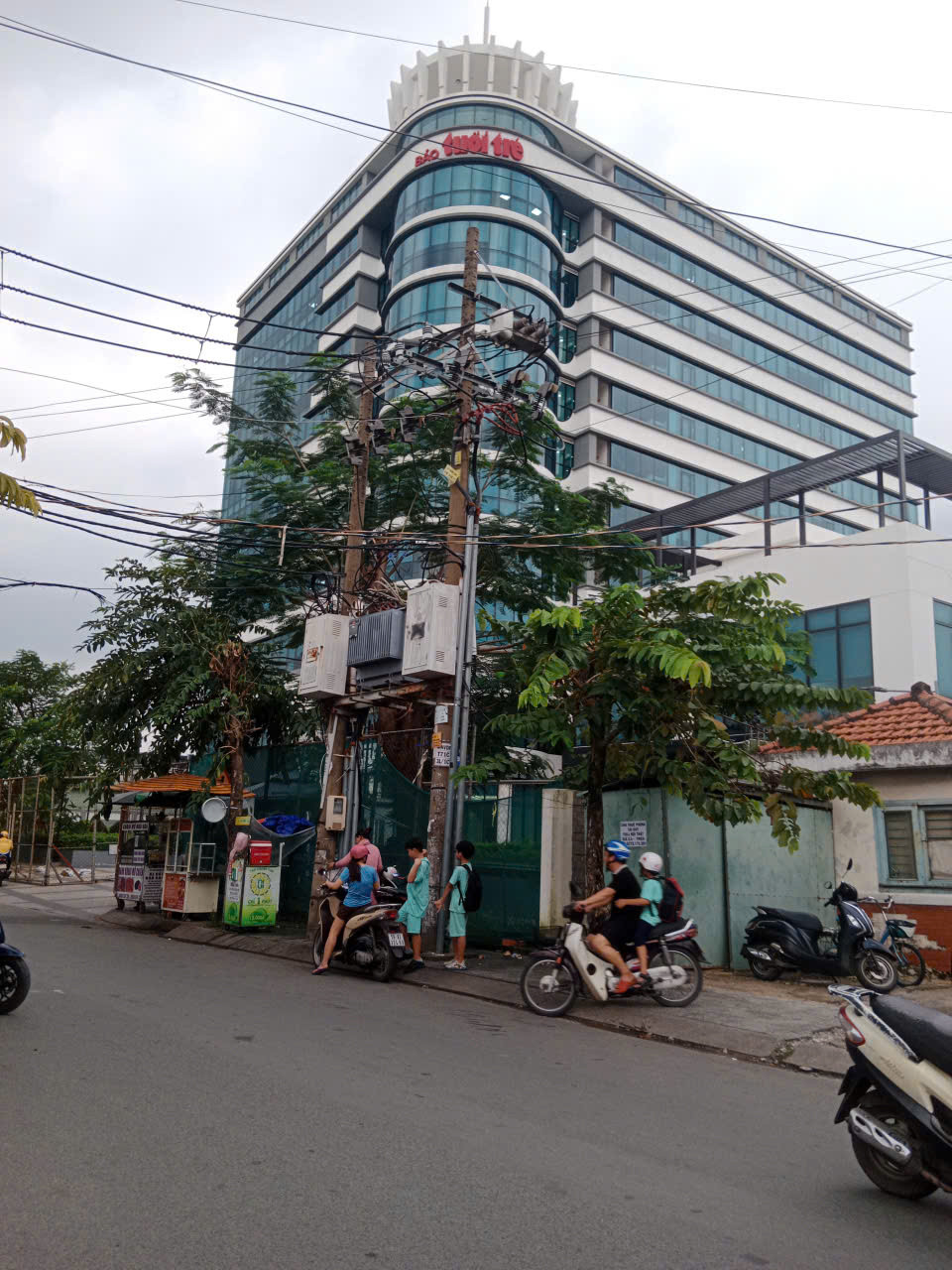 Nhà khu vip đồng bộ Nguyễn Oanh P6- đường 14m 4x20m đúc 6 lầu.Vị trí cực đẹp xem nhà thích ngay.