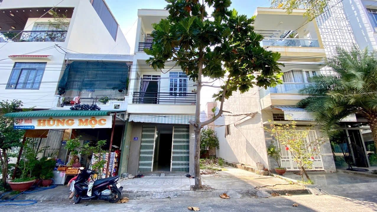 nhà đường Nguyễn Phi Khanh rộng 13m – khu Hòn Xện, Bắc Nha Trang
- Khu tái định cư quy hoạch bài bản, dân cư đông, kinh doanh nhộn nhịp
- Xung quanh nhiều khách sạn, căn hộ, cửa hàng dịch vụ
- Chỉ 600m ra biển & Bến Du Thuyền – tiềm năng tăng giá cao