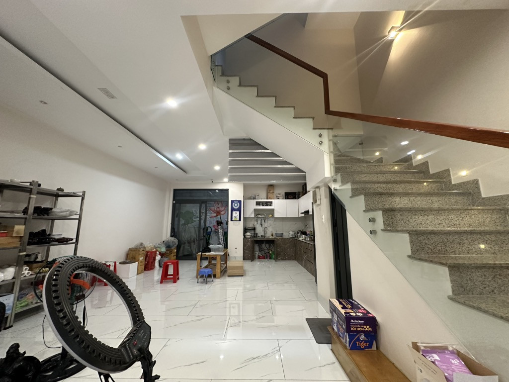 BIỆT THỰ MINI - HẺM 8M - KHU DÂN TRÍ - 90M2 - NGANG KHỦNG 6.7M