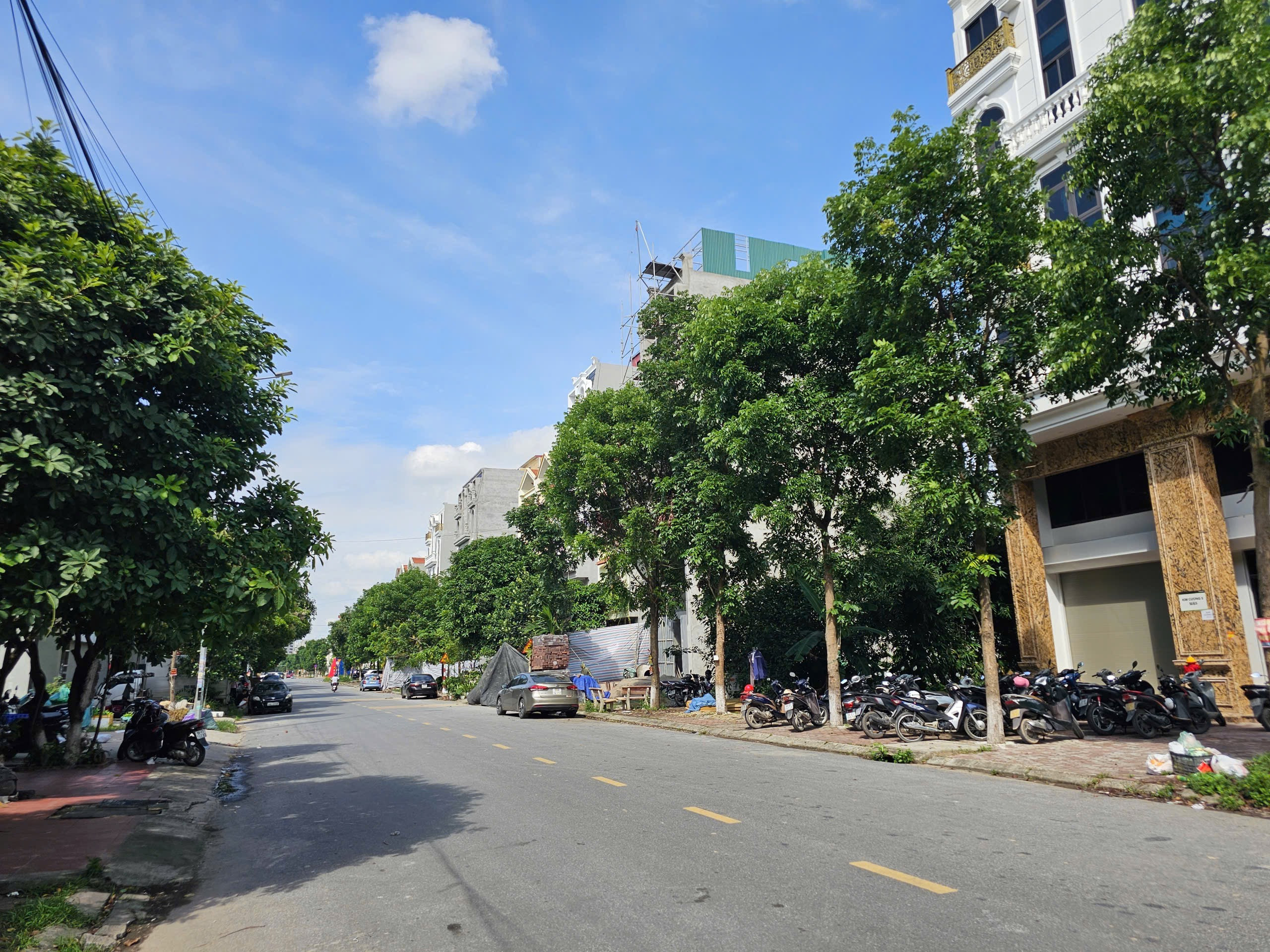Bán đất mặt nguyễn quyền rộng 22m dãy NLK1 KĐT đại hoàng long. Diện tích 115m mặt tiền 5m hướng tây bắc. Phường võ cường tỉnh bắc ninh