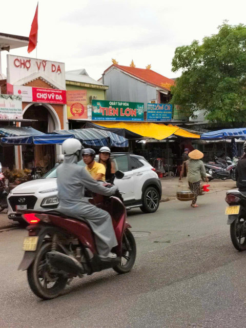 Mặt tiền Nguyễn Sinh Cung Gần Đường Lâm Hoằng Trung tâm thành Phố vị trí Kinh Doanh ngay chợ Vỹ Dạ