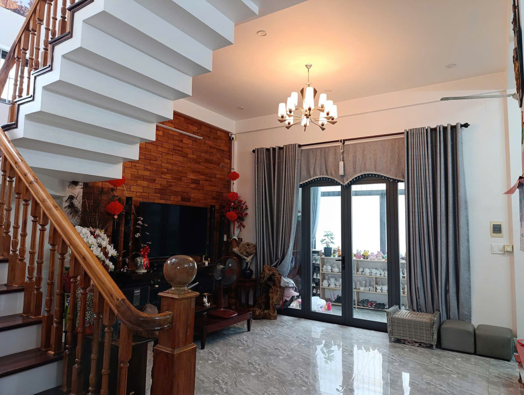 Bán nhà 2 tầng 2 mê kiệt ô tô Nguyễn Sinh Cung sát Siêu Thị Gia Lạc cách mặt tiền 30m