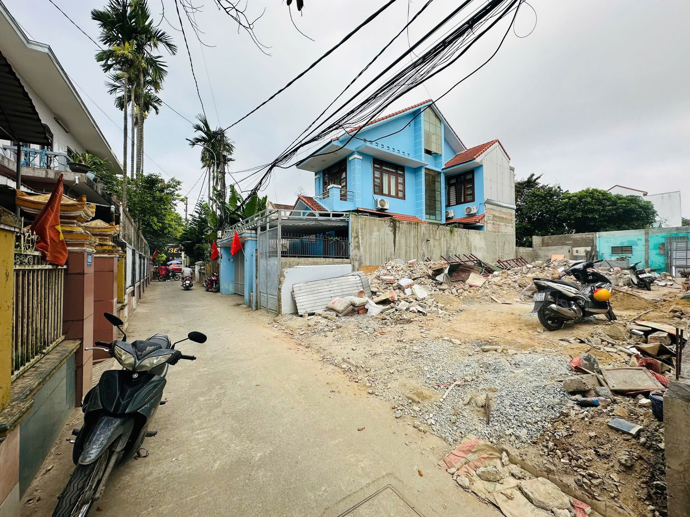 Đất nguyễn sinh cung gần măt tiền giá 2050