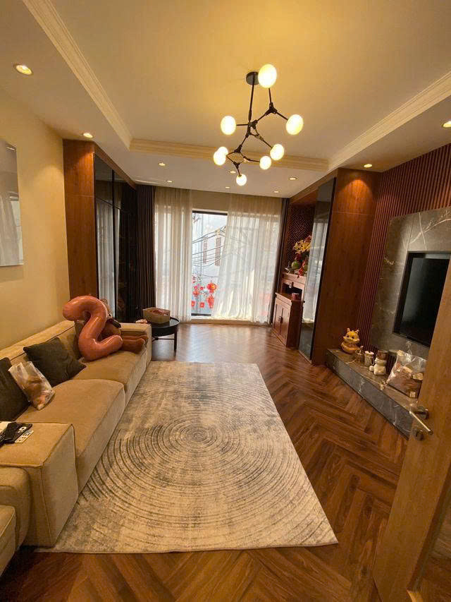 BÁN NHÀ DÂN XÂY PHỐ NGUYỄN SƠN 45m,6 tầng,thang máy,gara,full NT,ngõ thông,hơn 14 tỷ