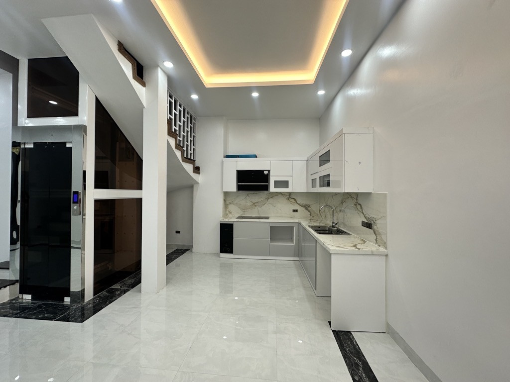 BÁN NHÀ NGUYỄN SƠN-LONG BIÊN,LÔ GÓC, NGÕ OTO,THANG MÁT, 70M2, NHỈNH13 TỶ