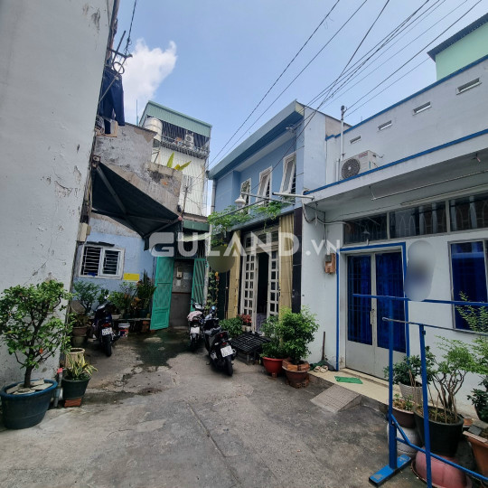Nhà Tân Phú ngay chợ Tân Hương 4.5x13 giá chỉ hơn 3 ty tí nhà đẹp ở ngay.