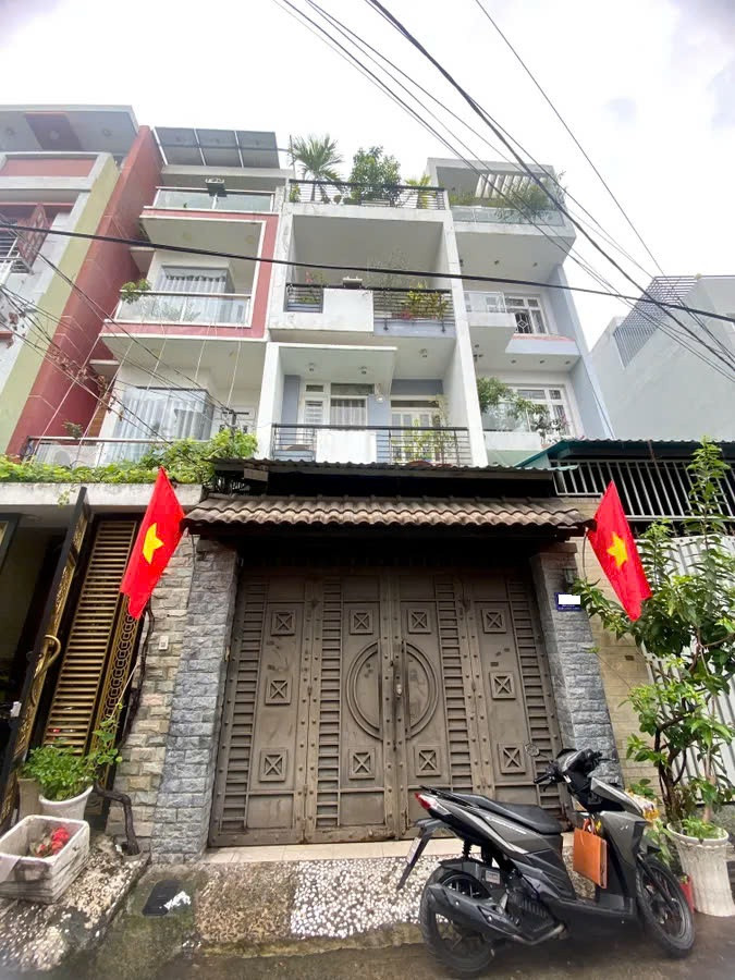 Nhà 3 tầng hẻm 6m Nguyễn Súy, 80m2, xe hơi vào nhà, chỉ 8.6 tỷ, mới đẹp
