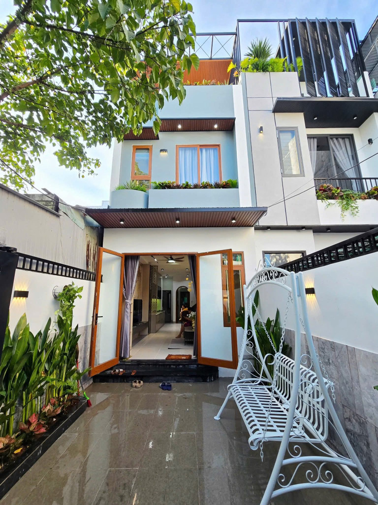 Bán nhà 3 Tầng Nguyễn Tất Thành, cách đường 60m, sát Ông Ích Khiêm