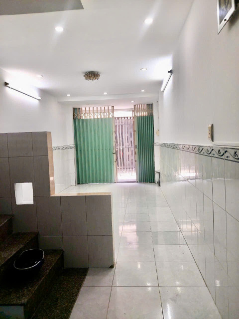 SÁT MẶT TIỀN Q4 NGANG 3 DÁI 10 CÓ  3 TỶ