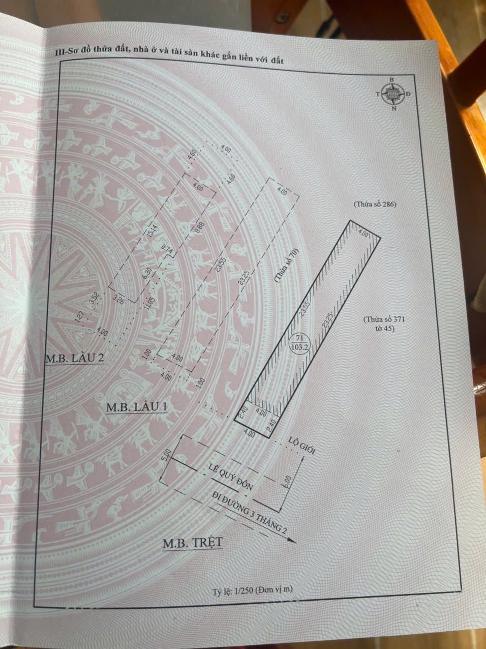 Khu buôn bán sầm uất