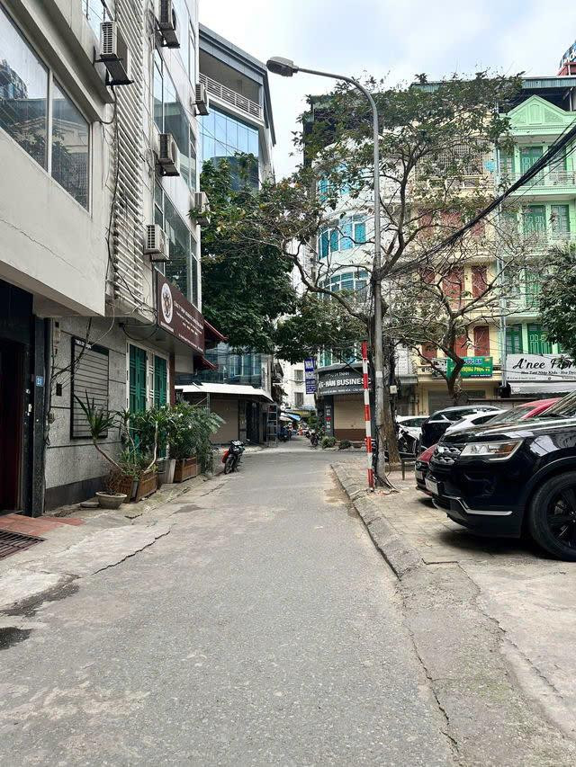 BÁN GẤP QUẬN CẦU GIẤY, Ô TÔ TRÁNH, 60M2 MT 4.5M 6 TẦNG 30 TỶ